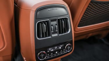 Maserati Levante - rear controls