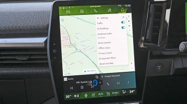 Renault Scenic touchscreen displaying navigation settings