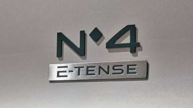 DS No4 E-Tense - rear badge