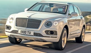 Bentley Bentayga PHEV front quarter