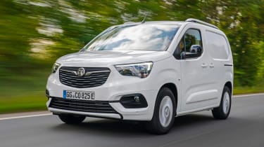 Vauxhall Combo-e - front tracking