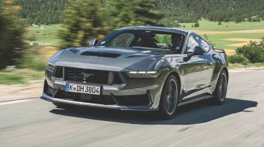Ford Mustang Dark Horse - front tracking