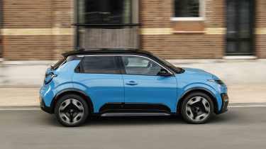 Nissan Micra - side panning
