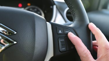 Suzuki Vitara - steering wheel buttons