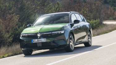 Vauxhall Astra Sports Tourer - front 3/4