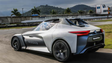 Nissan BladeGlider - rear tracking 2