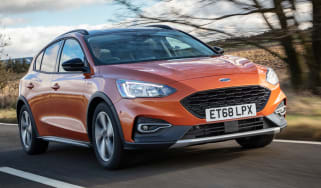 Ford Focus Active - front tracking