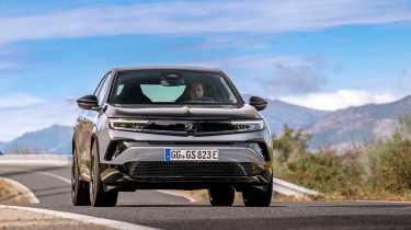 Vauxhall Mokka GSE 2025 - front cornering