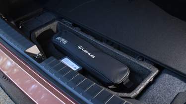 Lexus ES UK - cable storage
