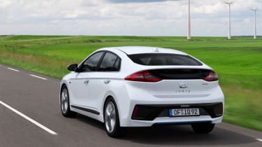 Hyundai IONIQ hybrid 2016 - rear tracking