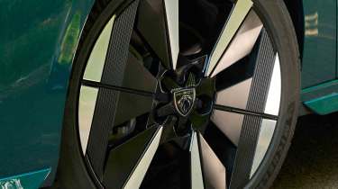 Peugeot E-308 - alloy wheel detail