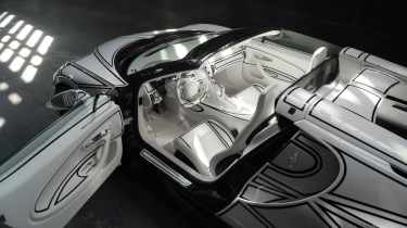Bugatti Mistral Blanc Eternel - dash