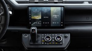 Land Rover Defender V8 - infotainment