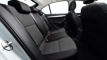 Skoda Octavia 1.0 TSI 2016 - rear seats