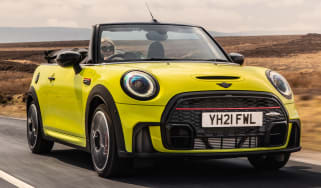MINI Convertible - front tracking