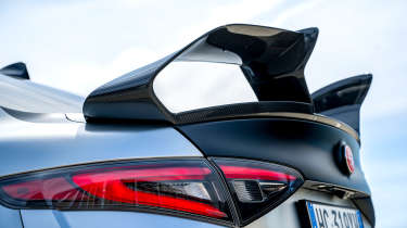 Alfa Romeo Giulia Quadrifoglio Luna Rossa - rear wings