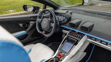 Lamborghini Huracan Evo Spyder - dash