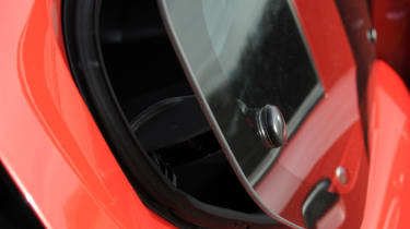 Suzuki Alto 1.0 VVT SZ window detail