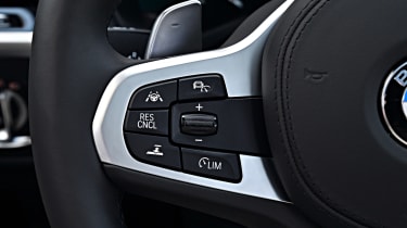 BMW X3 M40i - steering wheel controls