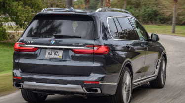 BMW X7 - rear cornering