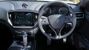 Maserati Ghibli Hybrid - dash