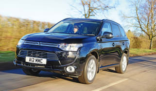 Mitsubishi Outlander PHEV - front tracking