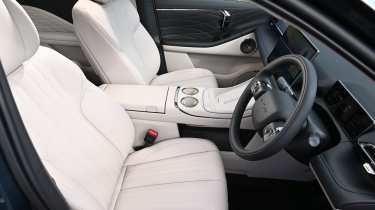 Aion V - front seats