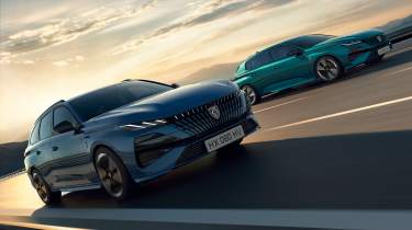 Peugeot 308 facelift - two cars front tracking