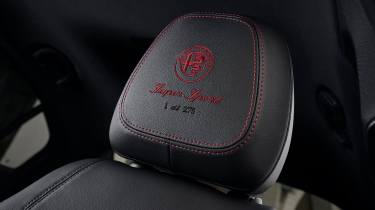 Alfa Romeo Giulia Quadrifoglio Super Sport - head rest