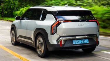 Kia EV3 - rear action