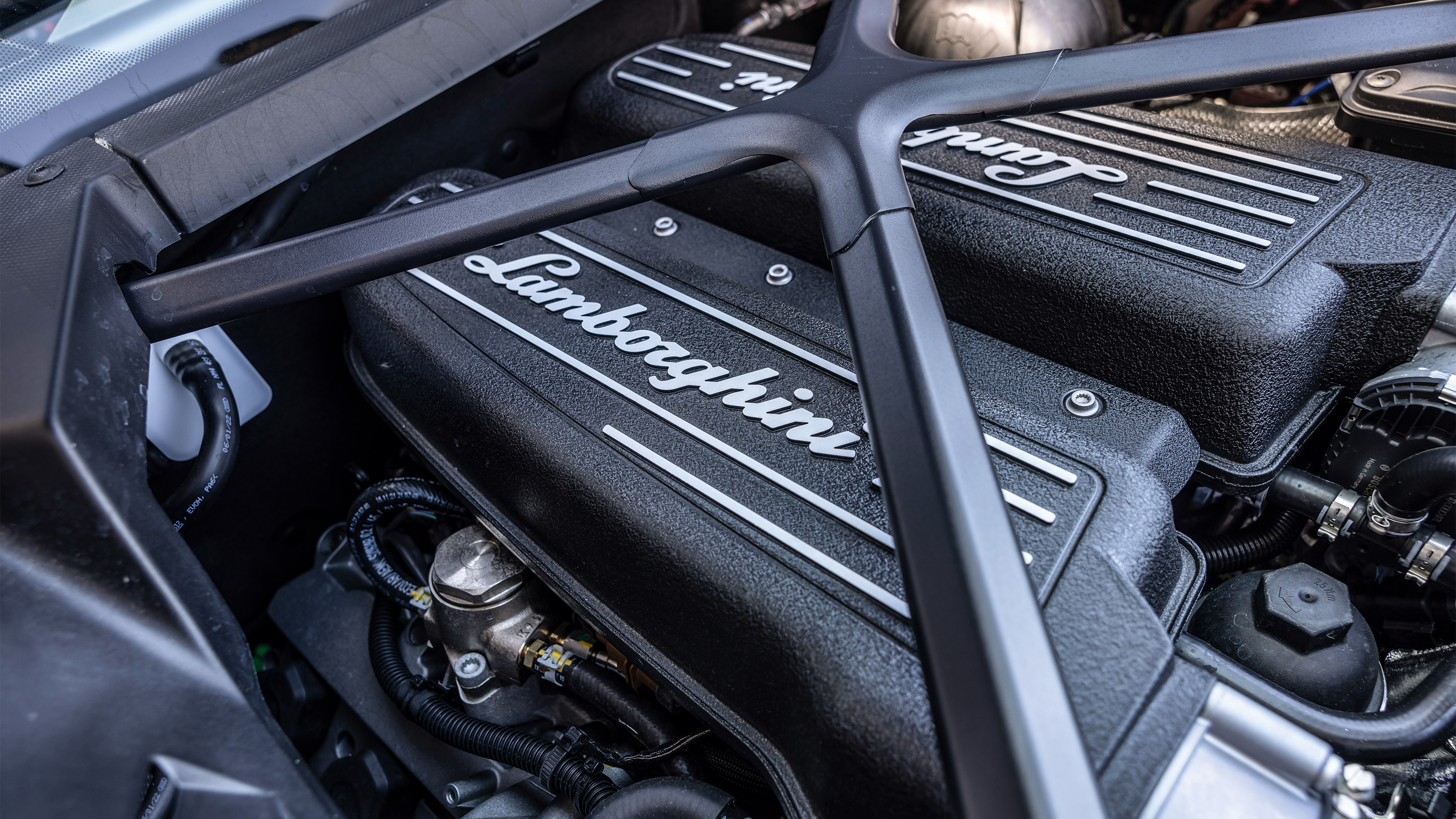 Lamborghini Huracan Tecnica 2023 review – analogue rival to the Ferrari 296  GTB