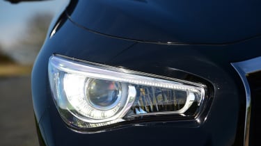 Infiniti Q50 S 2017 - headlight