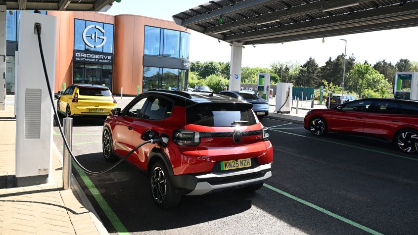 UK's EV Charger Network Hits 87K Units, But Government Funding Can't Keep Pace