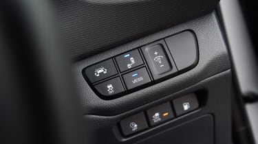Hyundai Ioniq - buttons