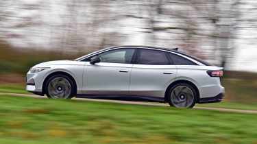 Volkswagen ID.7 - side panning