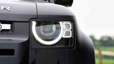 Land Rover Defender 110 County - head light