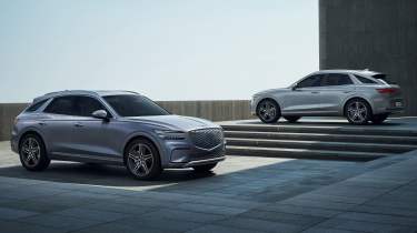 New 2025 Genesis Electrified GV70 - front and rear 3/4