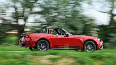Abarth 124 Spider - red side