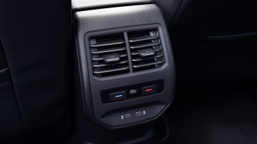 SEAT Leon e-Hybrid - rear air vents