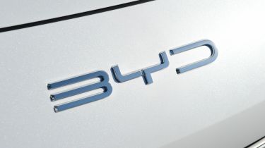 BYD Seal U DM-i - BYD badge