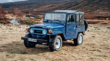 Toyota Land Cruiser FJ40 - front 3/4 static