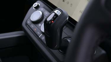 Land Rover Defender 110 Trophy Edition - gear selector