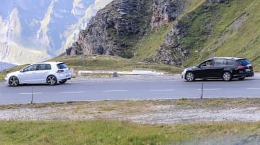 Volkswagen Golf R Estate facelift spied - 10