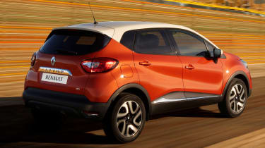 Renault Captur SUV rear right side tracking