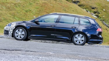 Volkswagen Golf R Estate facelift spied - 5