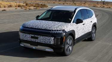 Hyundai Ioniq 9 prototype - front tracking