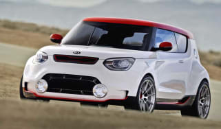 Kia Track&#039;ster front cornering