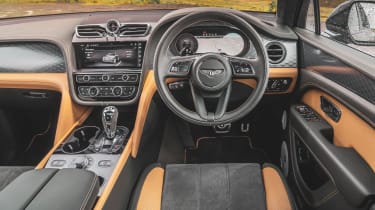  Range Rover vs Bentley Bentayga - Bentley Bentayga Interior