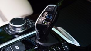 BMW-X3-PHEV-gear-detail.jpg