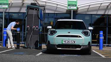 MINI Aceman LT - DC rapid charging
